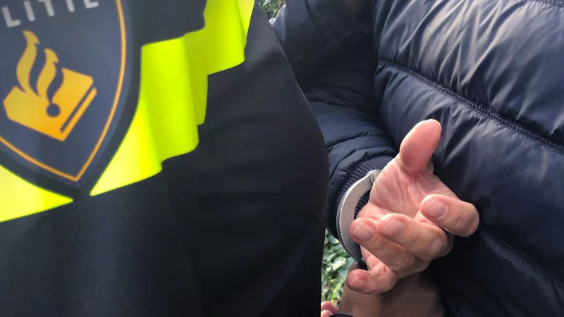 Foto: Vrouw beroofd na pinnen in Harderwijk: daders razendsnel opgepakt